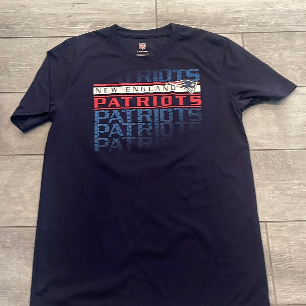 NFL patriots short  sleeve boy’s shirt size 14-16Y